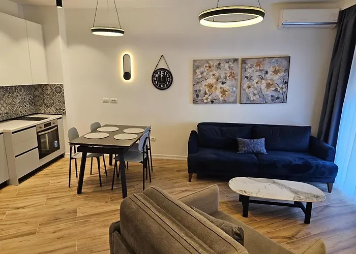 Klaudia Daire Himarë