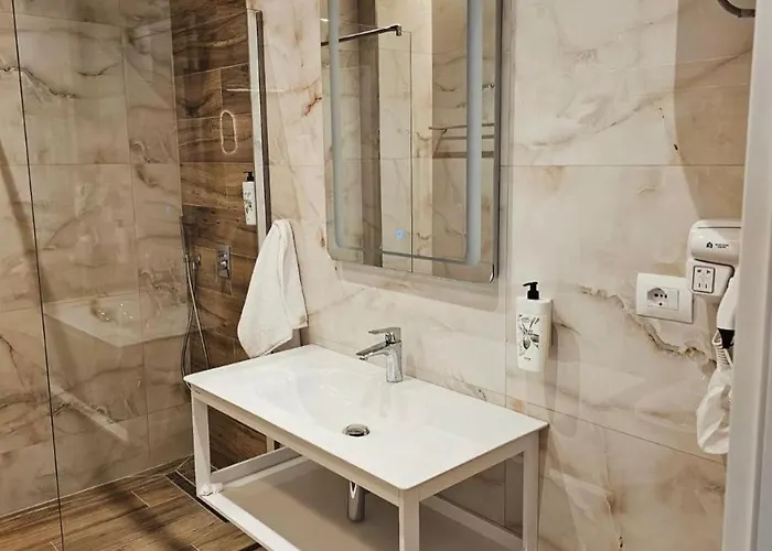 Daire Klaudia Himarë